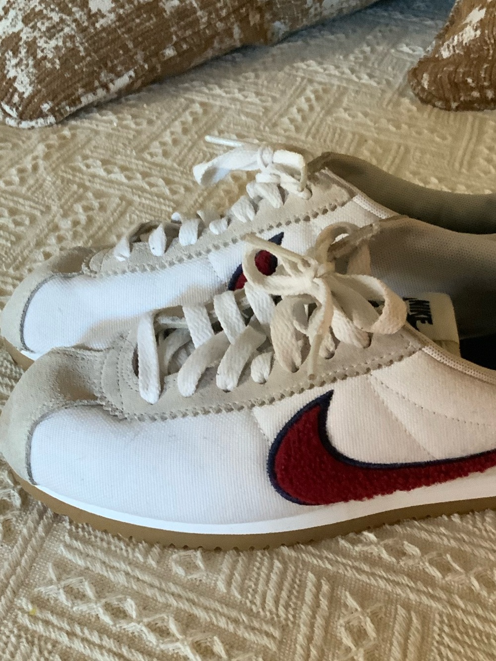 Nike Classic Cortez Womens Size 7 Chenille Swoosh Red Crush Sneaker 905614-103